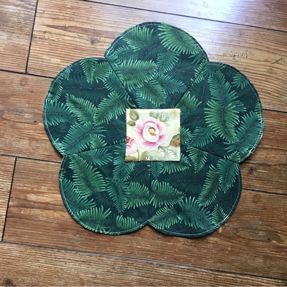 Table accent - Picture 2 of 2